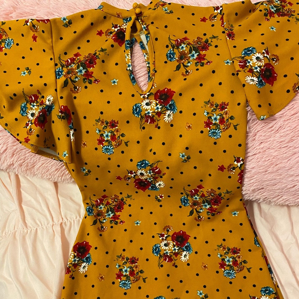 DRESSCODE L.A. Size M. Mustard Yellow Dress.